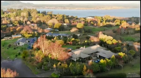 Acacia Bay Lodge- Private Manor with Lake and Garden views